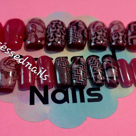 Short Dark Red Abstract Design Square Press on Nails - Picture 4 of 4